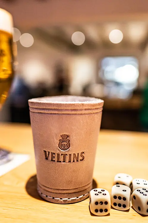 VELTINS Knobelbecher